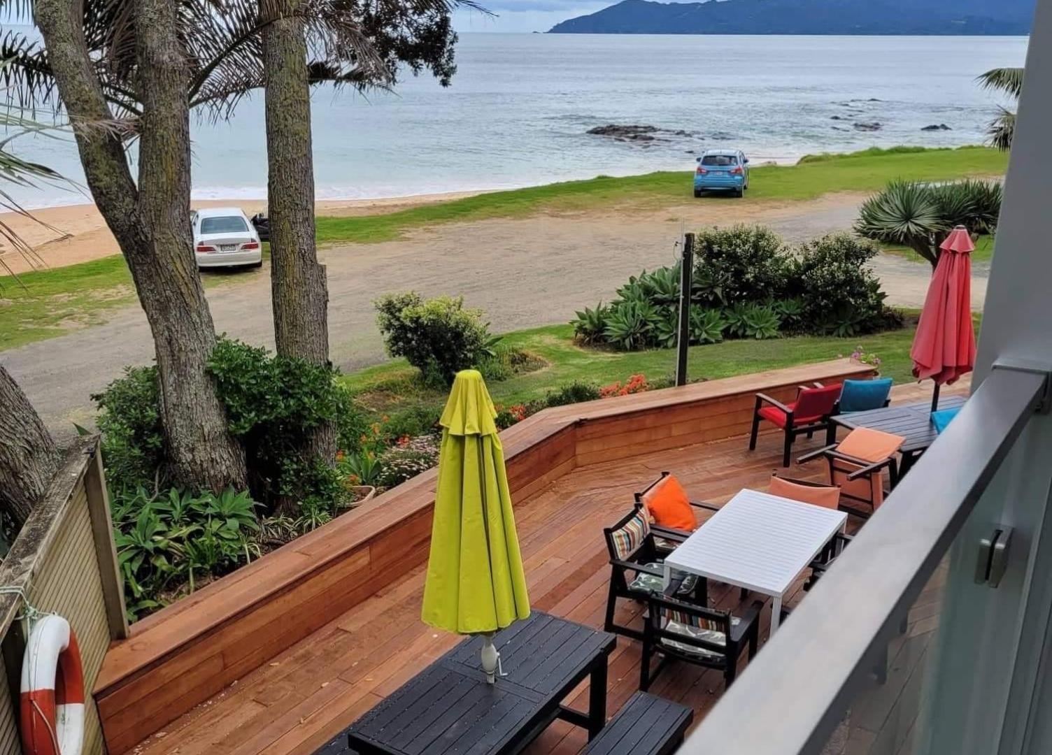 Driftwood Lodge Beachfront, Cable Bay, Northland Купърс Бийч Стая снимка
